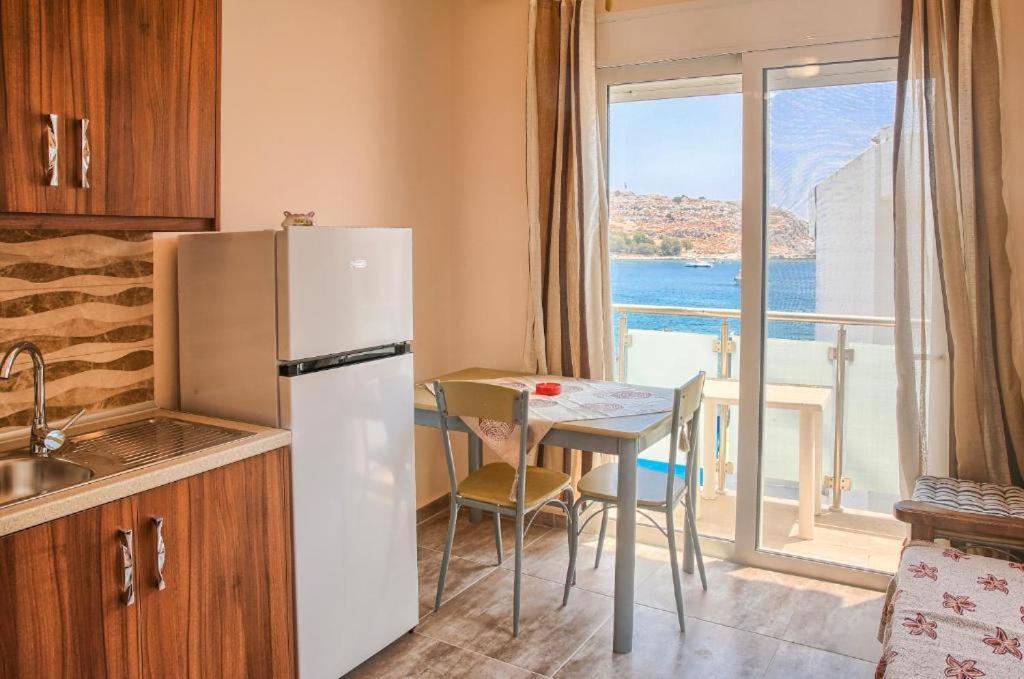 Despinas Seafront Apartments,Charaki Exterior foto